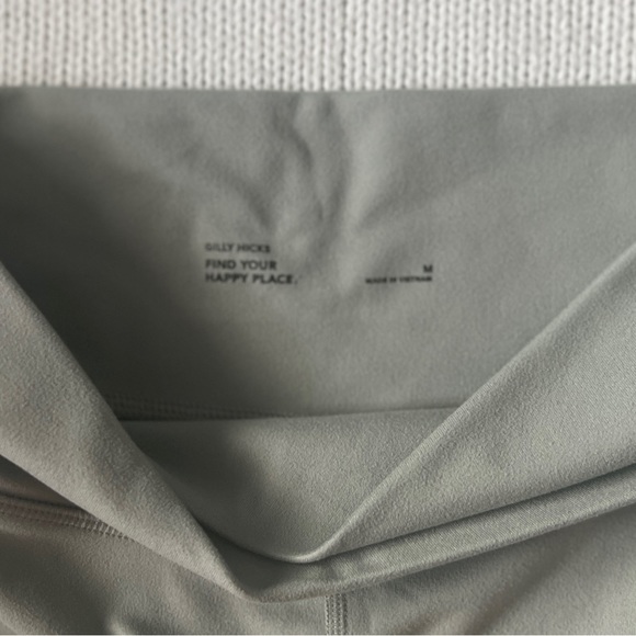 Gilly Hicks V Waist Biker Shorts - Picture 4 of 4